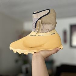 yeezy knit rnr bt sulfur