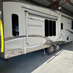 Used 2020 Jayco Fifth Wheel RV For Sale