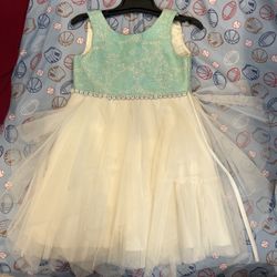 Size 2 Formal Dress For Little Girl. Wedding Appropriate. Birthday Appropriate 