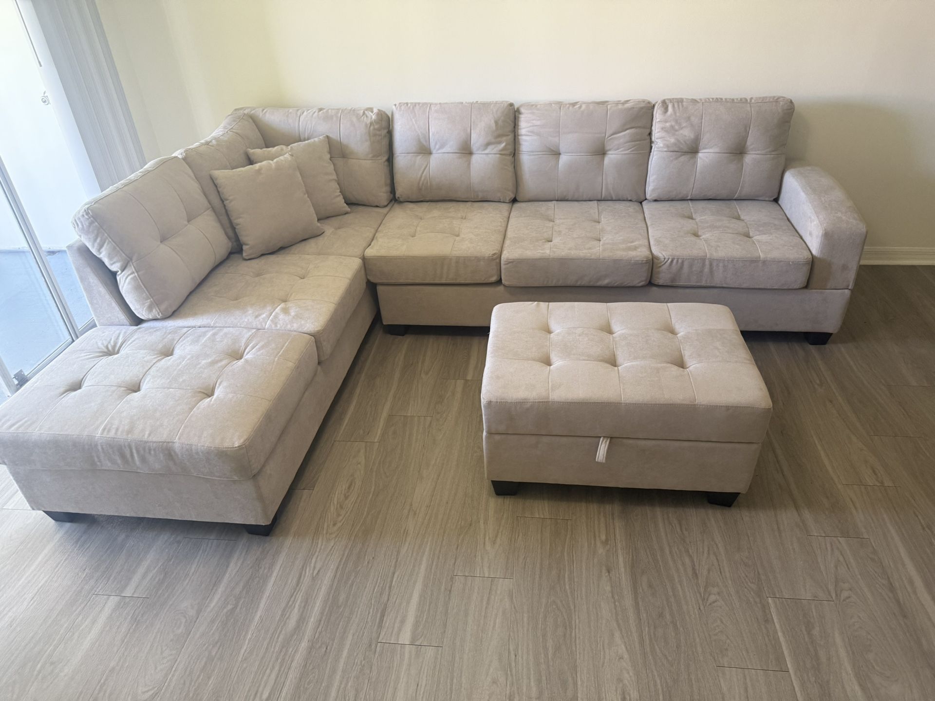 Brand New Sectional Sofa with Ottoman / Sofa Seccional con ottoman Nuevo … Fast 🚚