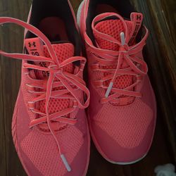 Under Amour Size 7 1/2 Women 