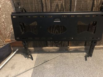Wall mount for flat screen