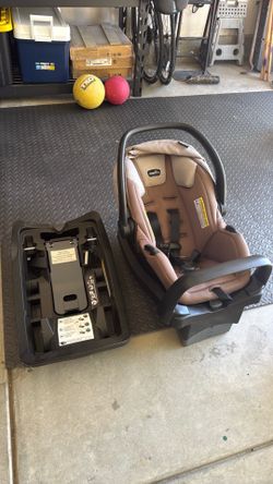 Evenflo baby seat with 2 bases