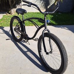 SCHWINN BIKE WITH DISC BRAKES IN THE BACK TIRES SIZE 26X3 EXELENT CONDITION READY TO RIDE 