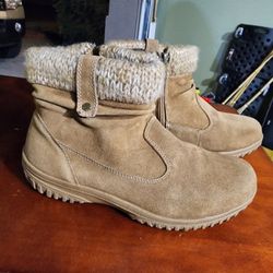 Woman's KHOMBU Snow Boots