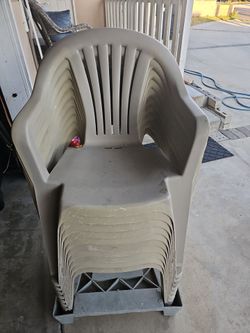 10 Plastic chairs