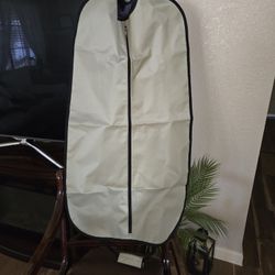 Garment Bag w/Back Pocket
