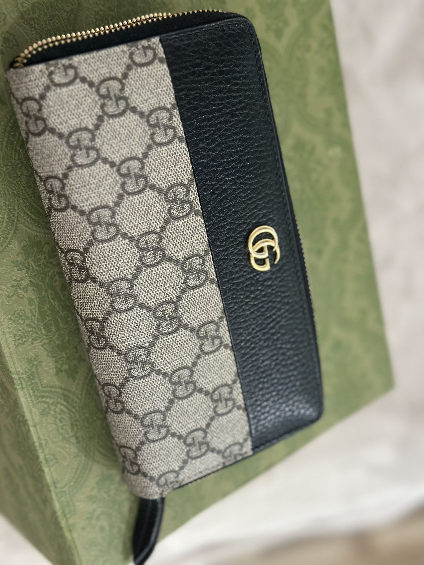 GG Marmont bi-color zip around wallet