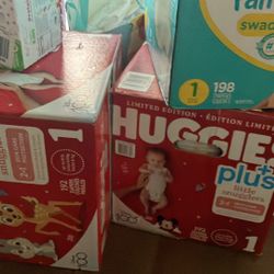 532 Size 1 Huggies And Pampers diapers