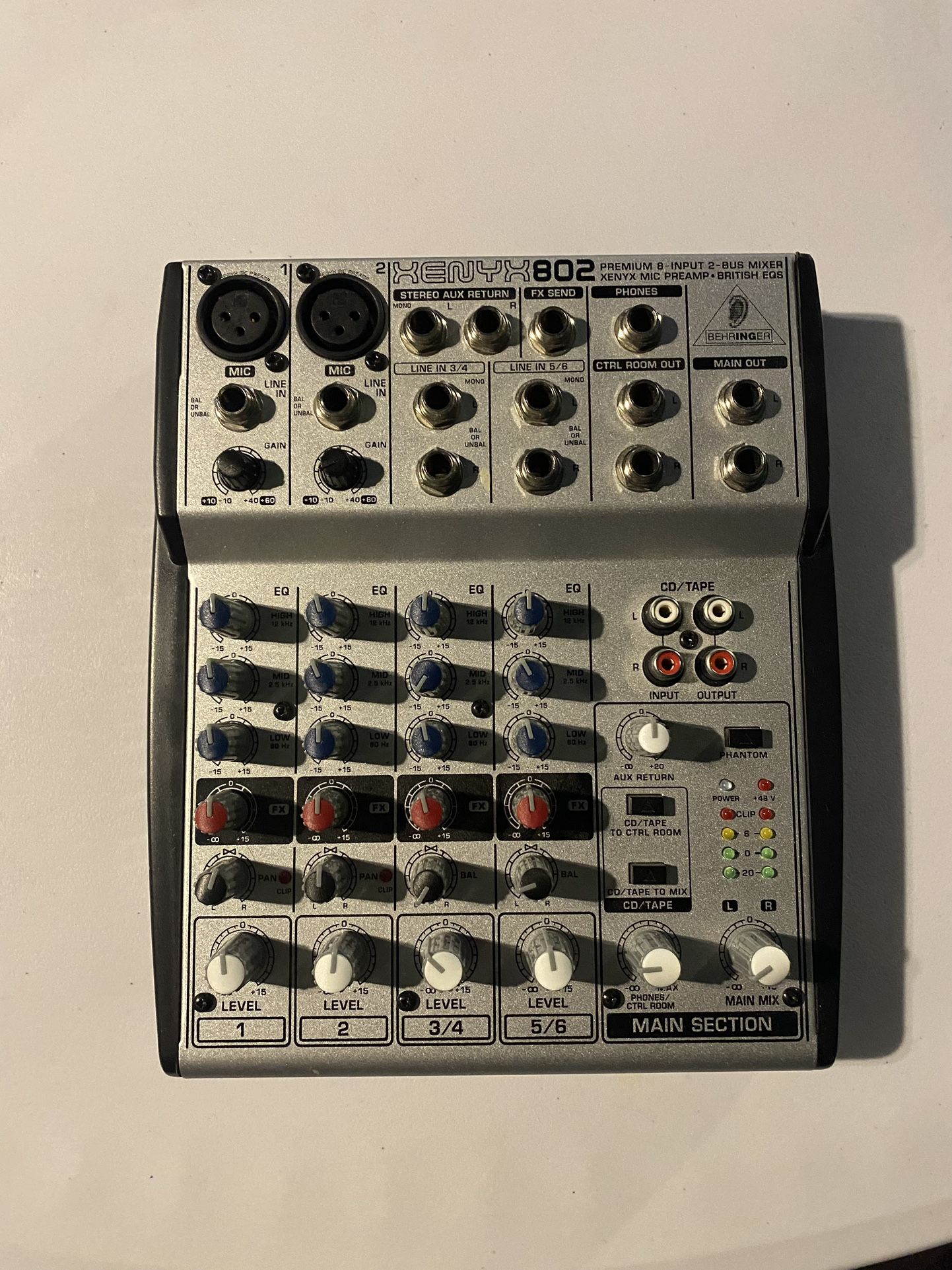 Behringer Xenyx 802 Premium. 