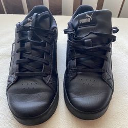 Kid’s Puma Shoes (size 2.5)