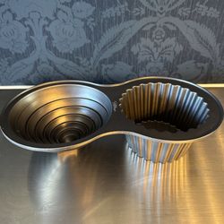 Wilton Dual Cake Pan – Bundt + Dome Combo