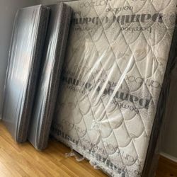 New King Pillowtop + Box Spring 