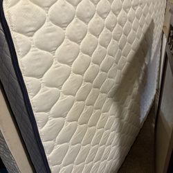 Queen Bed, Box Spring, Metal Frame 