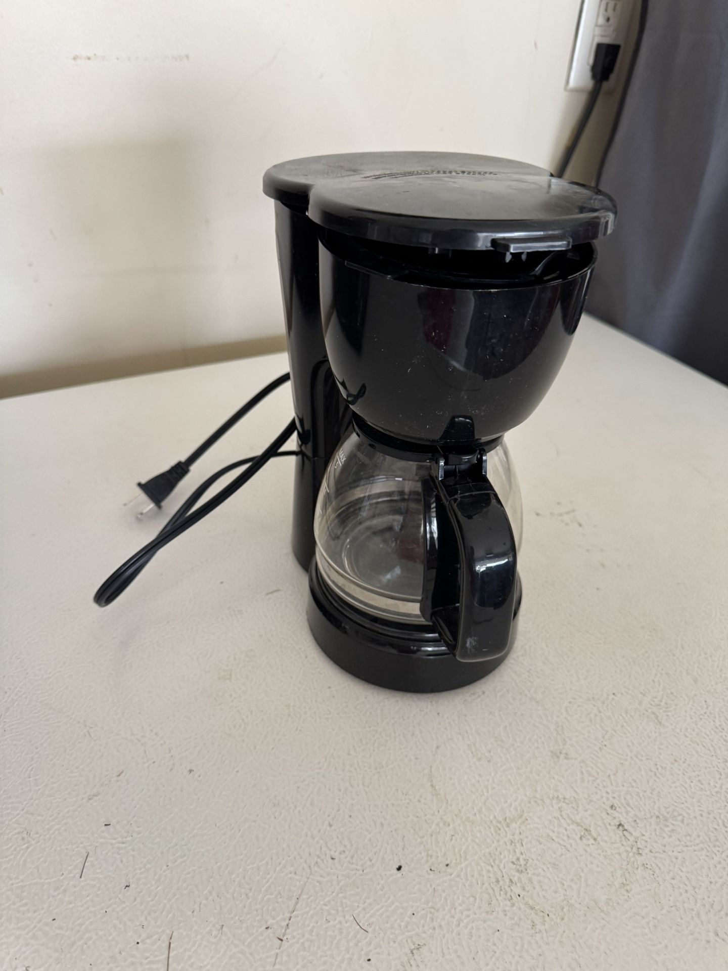 Black Drip Coffee Maker with Glass Carafe – Compact Home Coffee Brewer