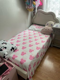 Twin bed with mattress