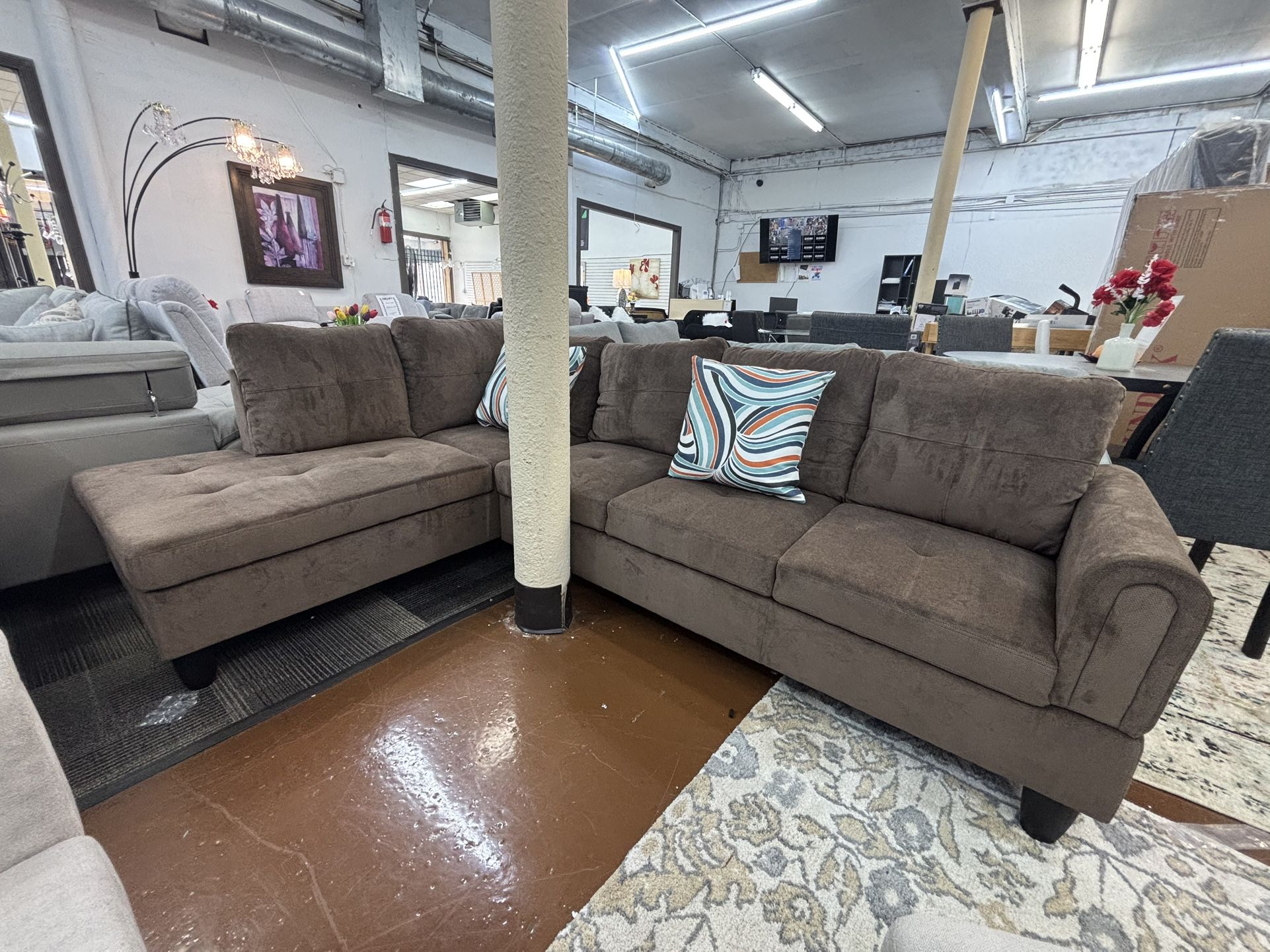 Elevate your space with our Brown Pineapple Velvet 3-Piece Living Room Sofa Set. Upholstered in soft, luxurious pineapple-textured velvet, this set co