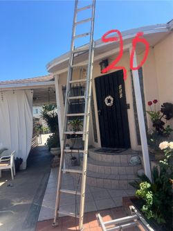 Escalera de 20 pies de aluminio, perfectas, condiciones. Buena marca clase, uno