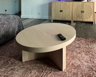 32” coffee table