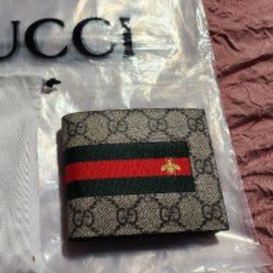 Gucci leather mens wallet . s\n. 60223 for Sale in San Jose, CA - OfferUp