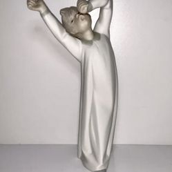 Vintage Lladro Boy Yawning 1970’s Figurine 4870G