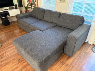Couch with modular chase