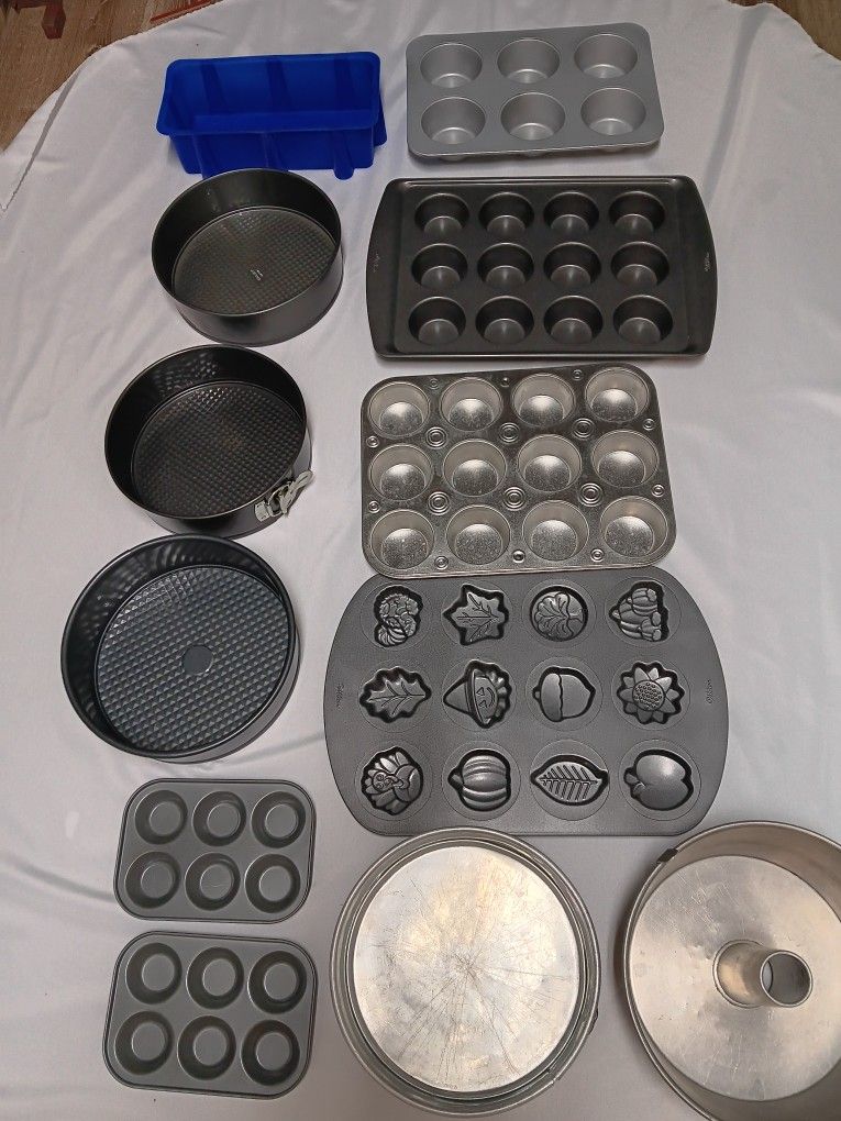 Assorted Bakeware.