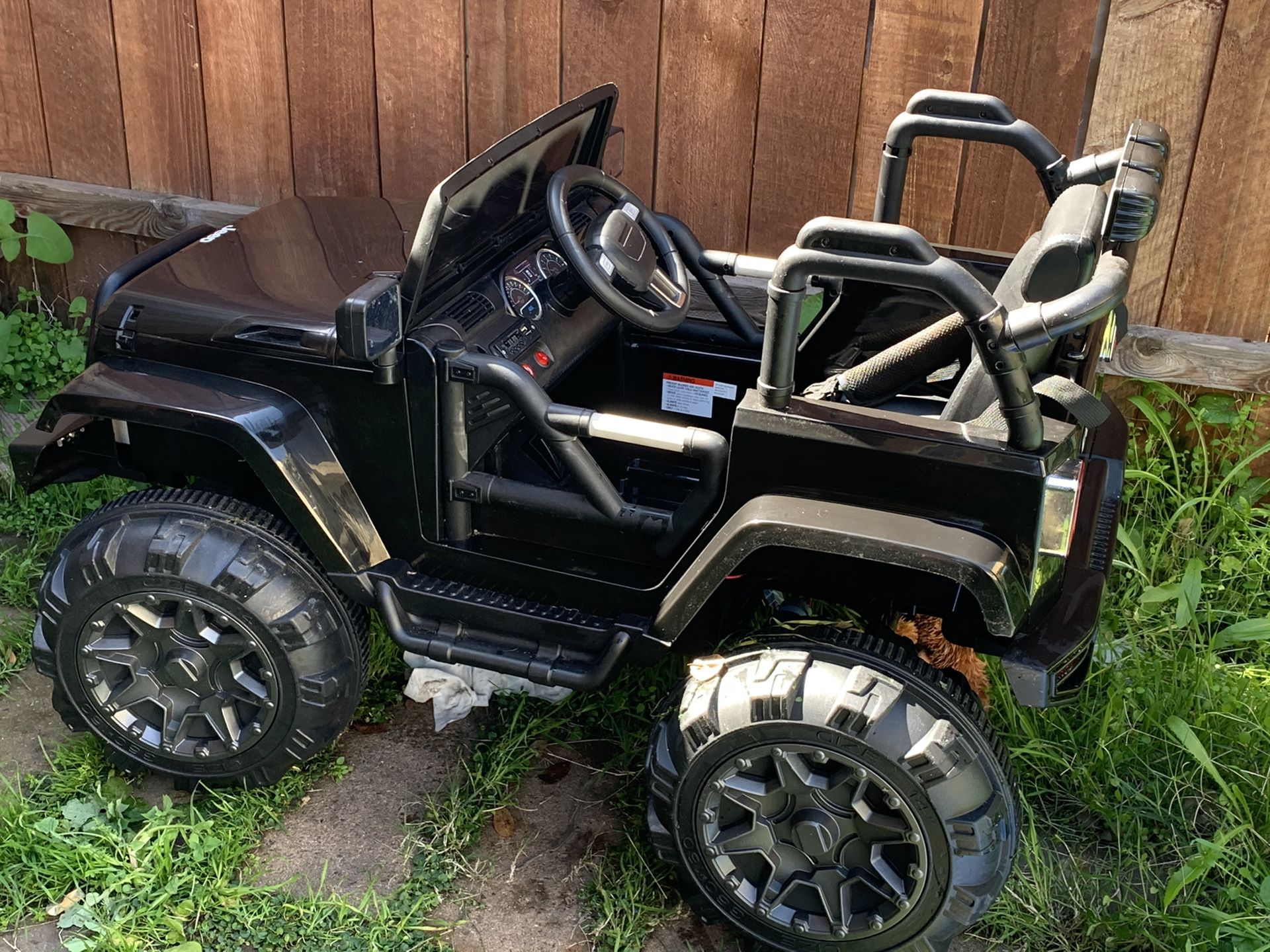 BEST CHOICE JEEP ALL BLACK POWER WHEELS for Sale in Lemon Grove, CA