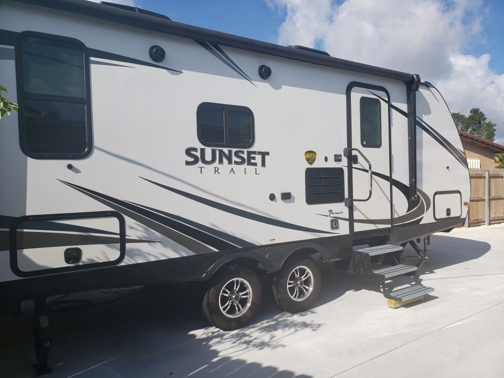 CROSSROADS SUNSET TRAIL SUPER LITE 200RD Travel Trailer