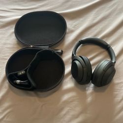 Black Sony XM4 Headphones