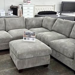 BRAND NEW 4PCS SECTIONAL SOFA SET WITH OTTOMAN AND ACCENT PILLOWS INCLUDED $549