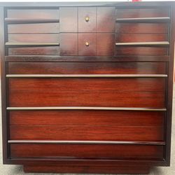 Vintage Mid Century Modern Red Mahogany 5 Drawer Highboy Dresser! for Sale in Tacoma, WA - OfferUp Vintage Mid Century Modern Red Mahogany 5 Drawer Highboy Dresser! for Sale in Tacoma, WA - OfferUp
