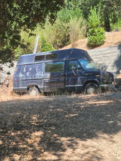 Ford Econoline 150 High-Top Conversion Van