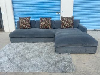 Free Delivery 🚚 Gray Sectional/ Sala Seccional Gris