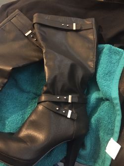 Women’s boots size 8