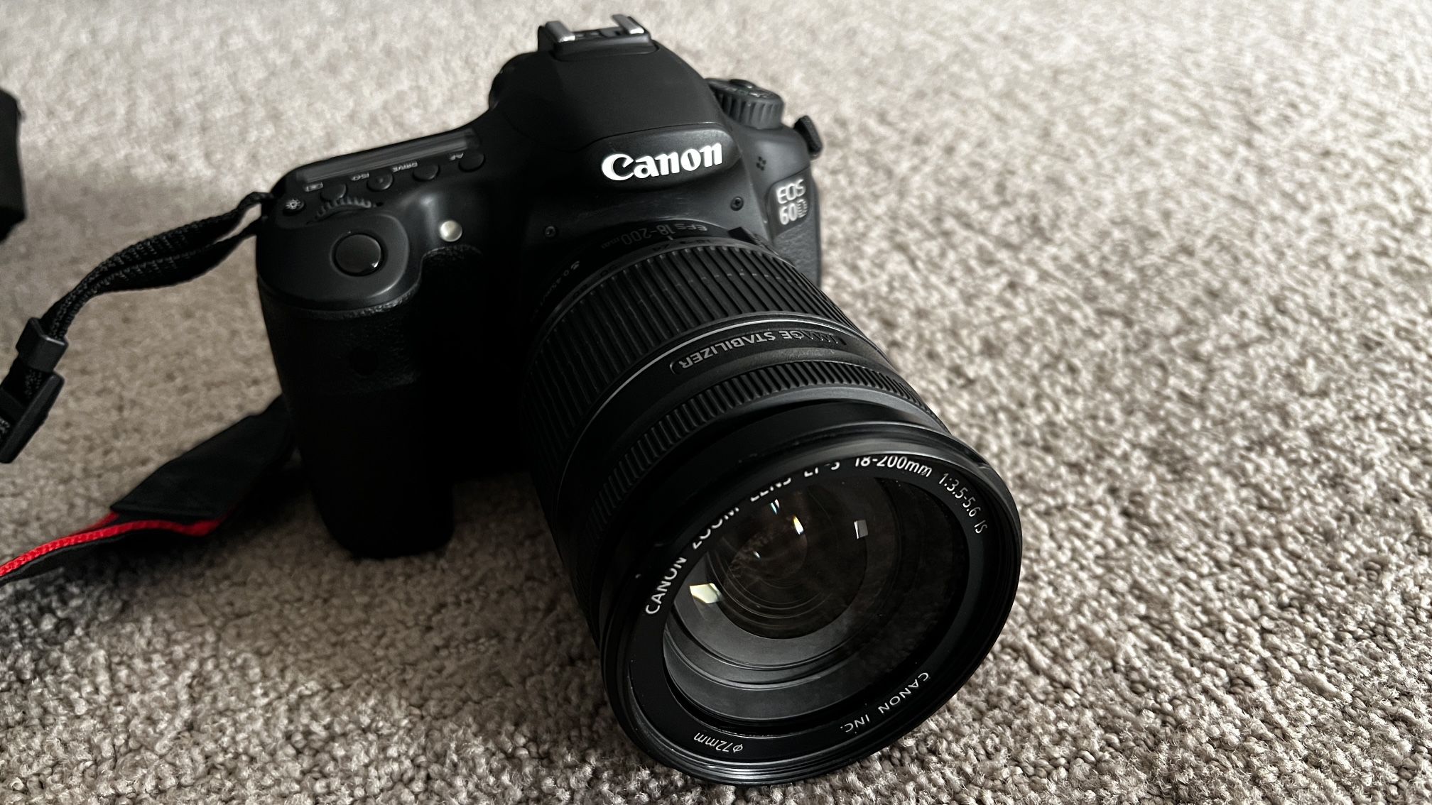 Canon EOS 60D 18 MP w EF-S 18-200mm Lens