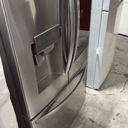 Lg Knock, Knock, Refrigerator With Water And Ice