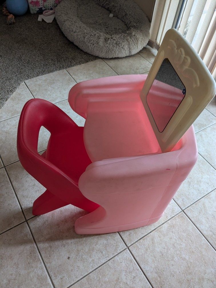 Toddler Step 2 Desk Vanity & Chair