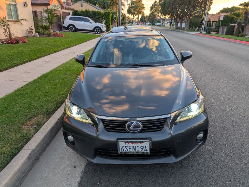 Front Bumper And Headlights For A Ct200h 2011 - 2017