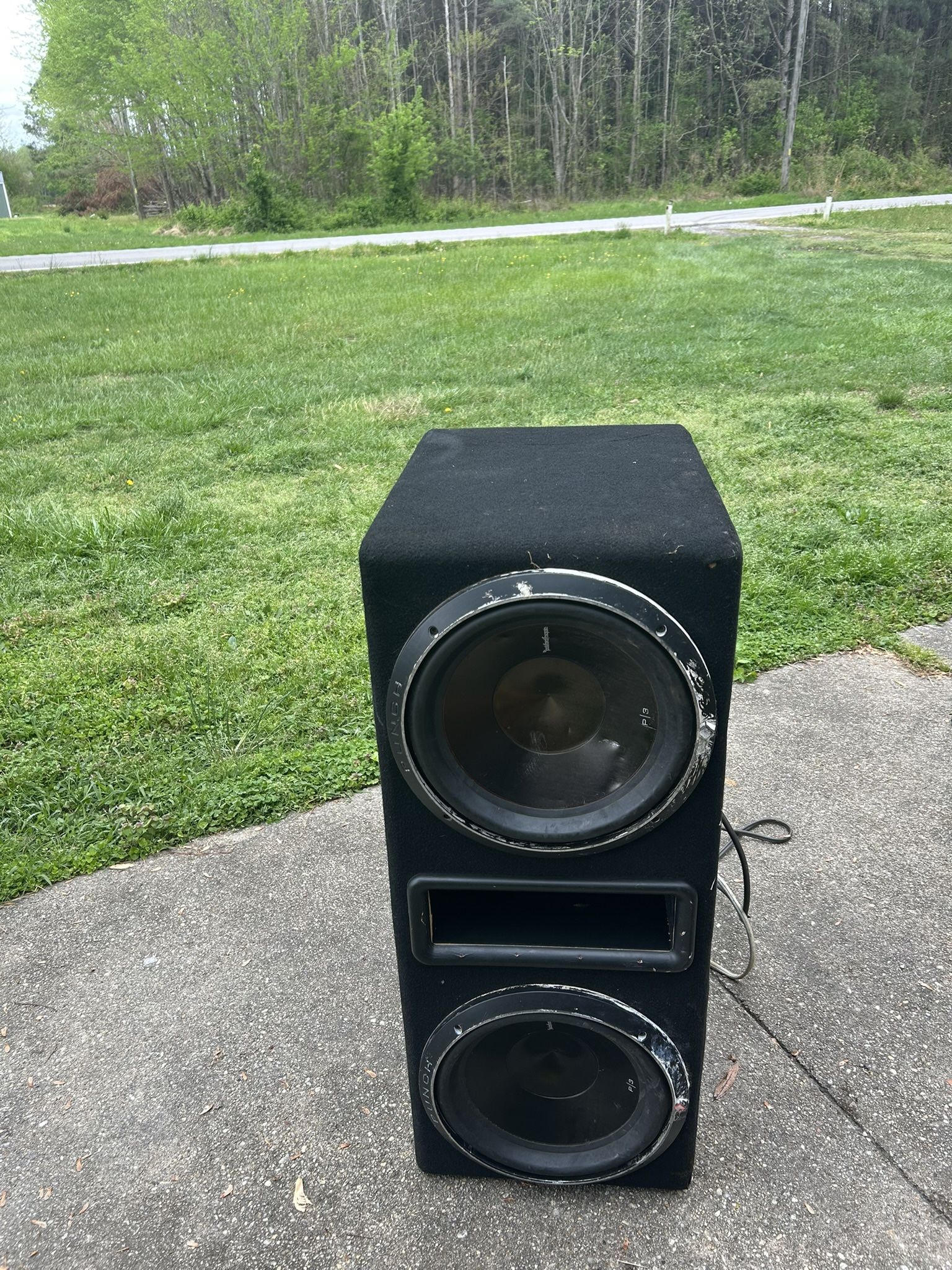 2 Rocksford 12in Subwoofers W/amp