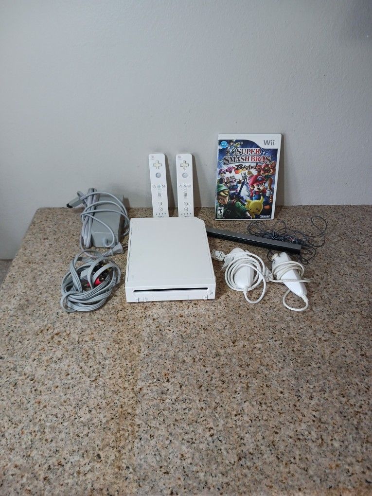 Nintendo Wii Complete Gamecube Compatible with Super Smash Brawl