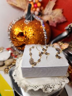 14kt Gold Brown Quartz Dangel Earrings 