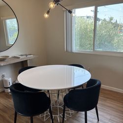 Dinning Room Table And Chairs 