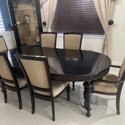 Dinning Room Table With Six Chairs 