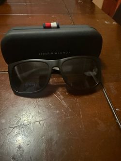 Tommy hill figure sun glasses