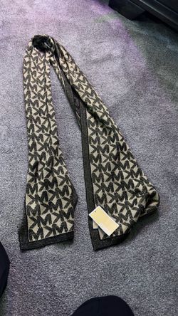 Michael Korrs Scarf