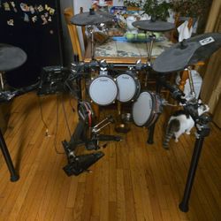 Aleis Crimson 2 Electeic Drums 