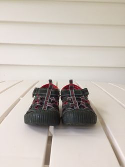 Toddler Oshkosh shoes size 7