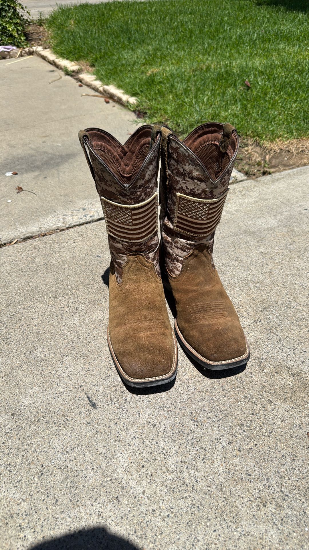 Ariat Cowboy Boots Size 11D, Swayed Leather