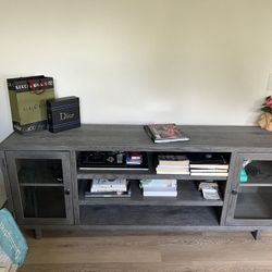 Entertainment Table